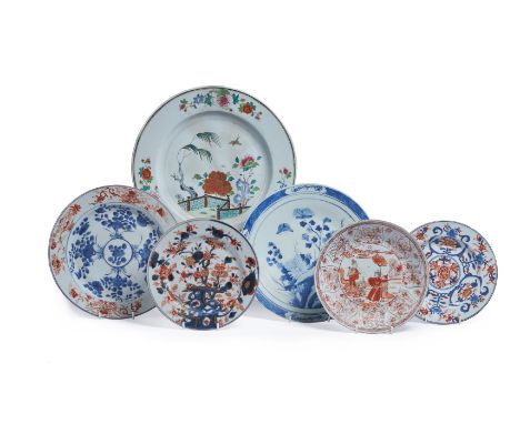 A SELECTION OF MOSTLY CHINESE EXPORT PLATES18TH AND 19TH CENTURY To include a Chinese famille rose plate painted with a bridg