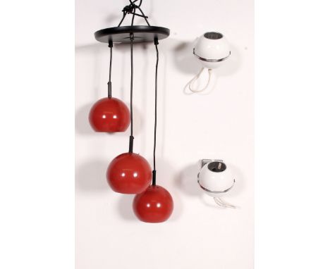 A fabulous rare 1970's / 80's 3 string drop ball plastic red pendant light fixture together with 2 ball spot wall lamps. Meas