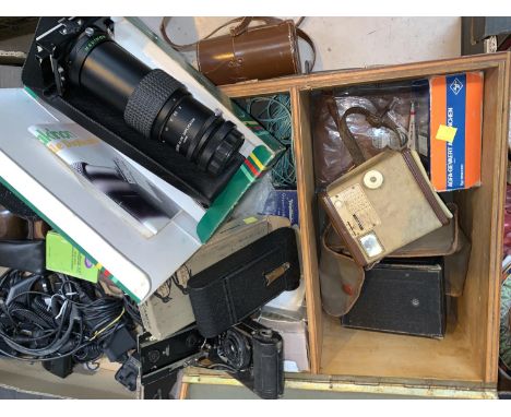 A KERSHAW Eight - 20 Penguin camera, boxed and other vintage cameras 