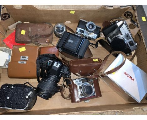 A selection of vintage cameras 