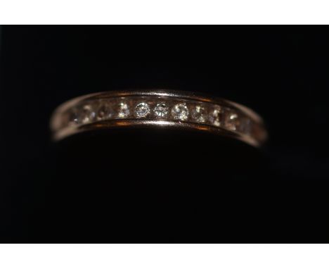 9ct Gold ring set with 11 diamonds