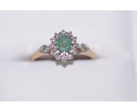 9ct Gold emerald &amp; diamond ring