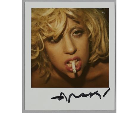 Nobuyoshi Araki, Ohne Titel (Lady Gaga)Polaroid. 7,9 x 7,7 cm (10,8 x 8,8 cm). Im unteren Bildrand rechts mit Filzstift signi