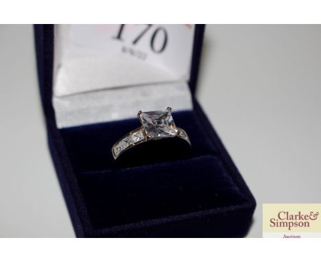 A square diamanté set ring 