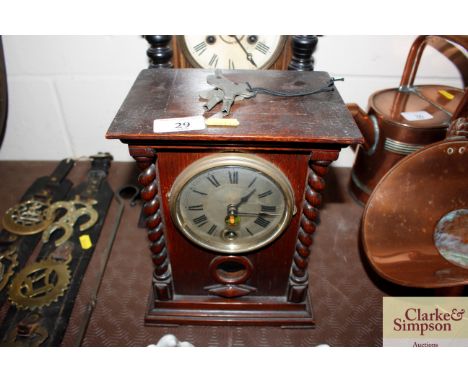 An early 20th Century oak cased mantel clock 