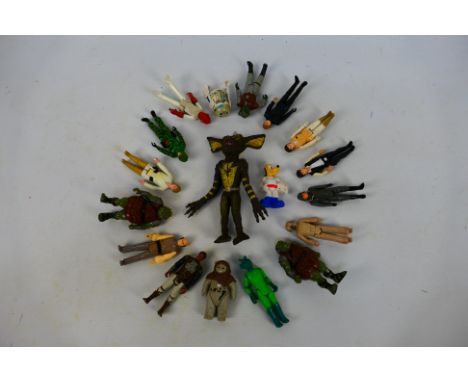 Star Wars - Palitoy -  LFL - CPG - GMFGI -A group of 16 predominately vintage Star Wars action figures. Lot includes Luke Sky