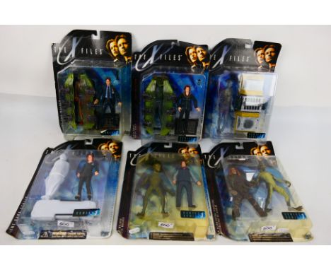 McFarlane Toys - Six carded X-Files 'Fight The Future' 6" action figures from McFarlane Toys. Lot includes Fox Mulder (Artic 