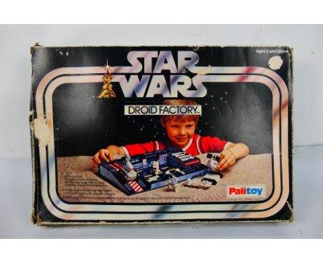 Star Wars - Palitoy - A boxed Palitoy Star Wars 'Droid Factory'. The set shows some signs of age and play with some decals ap