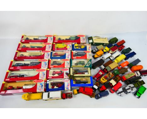 Lledo Trackside - EFE - Matchbox - Others - A mixed collection of boxed and loose diecast model vehicles. Lot contains 16 box