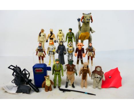 Star Wars - LFL - CPG - GMFGI - A group of 14 loose vintage Star Wars action figures with some loose accessories. Lot include