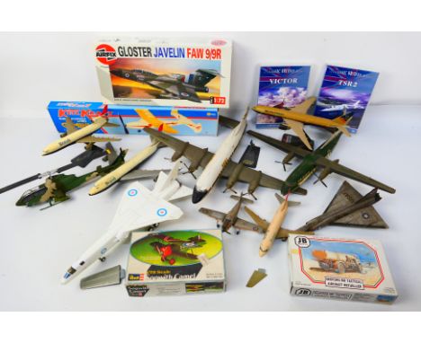 Corgi Aviation Archive - Airfix - Others - A mixed collection of  boxed model kits, unboxed diecast model aircraft and constr