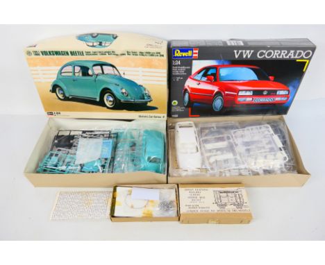 Hasegawa - Ameramg - Revell - D&S Models. A selection of Three boxed, unassembled, model kits appearing in Excellent conditio