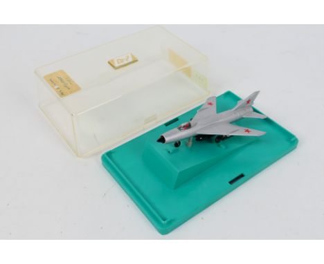 Russian Maker - A boxed diecast 1956 MIG 21 fighter jet in 1:120 scale in a perspex display case. # Cy-7. The model appears i