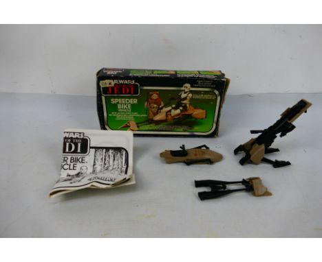 Star Wars - Kenner - A boxed Star Wars ROTJ Speeder Bike. The bike appears to be in Very Good condition overall, and comes wi