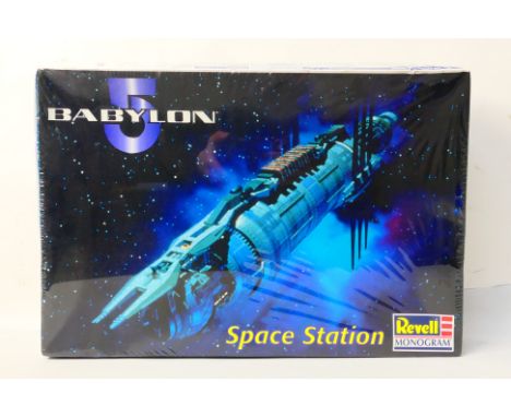 Revell - A factory sealed 1998 dated Babylon 5 Space Station model kit # 85-3622. The box has some storage crushing but appea