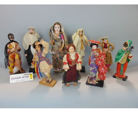 Large collection of vintage dolls in worldwide costumes, together with further novelty dolls from around the world (approx 45