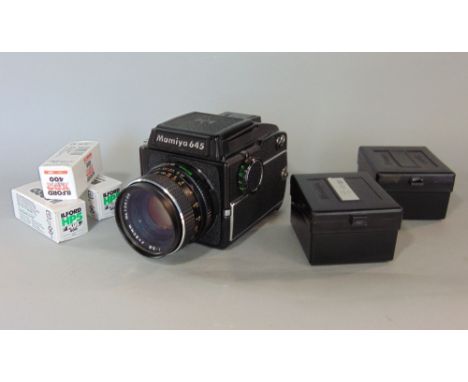 Mamiya 645 camera with 80mm lens and various reels and others (a collection)