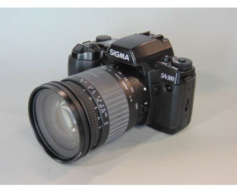 Sigma SA300 camera with Sigma zoom 28-200mm lens and carry case (3)