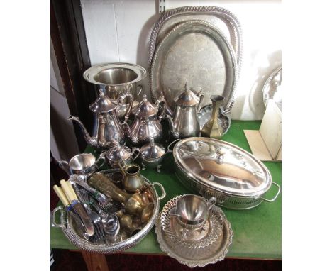 A collection of silver plated items to include a gallery tray, compania wine urn, teawares, flatwares, etc (a collection)