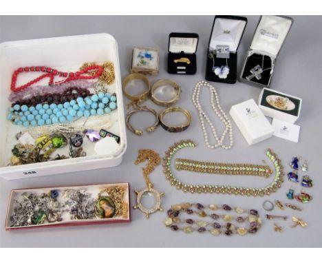 Mixed lot of costume jewellery to include a boxed Swarovski Crystal Memories rocking horse, a Waterford Crystal cross pendant