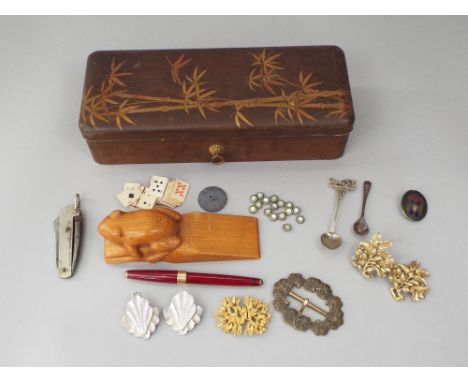 Japanese lacquered glove box enclosing a vintage Parker fountain pen, with 14k nib, gilded and other buckles, etc