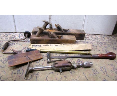 A small quantity of vintage carpentry related hand tools