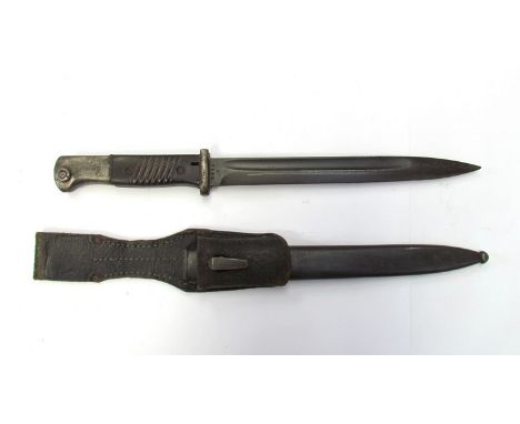 A German Seitengwehr 84/98 Mauser bayonet marked W.K.C. 6416K 38 P/G, with Bakelite grips, steel scabbard 