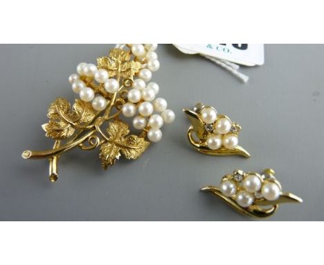 Nine carat gold leaf brooch, 8.6 grms, London 1910 encrusted with thirty one pearls and a pair of similar but non-matching ea