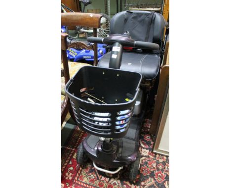A electric Mobility scooter together with charger
Condition: Doesn't have name, been electrically tested but unable to fully 