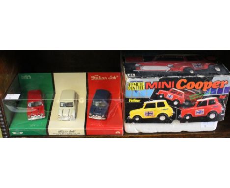 A Corgi "Dibnah's Choice" Norman E Box Ltd steam engine with low loader carrying boiler, in original box, together with a Tea