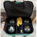 A set of Henselite classic deluxe size 2 heavy bowling bowls in carry bag
