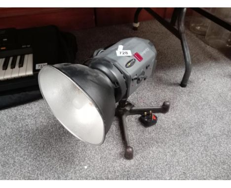 A Bowens Esprit 2, 961 spot light