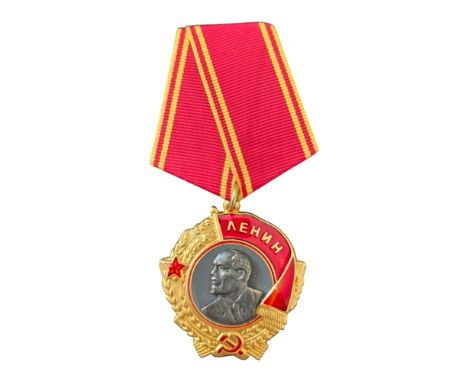 James Bond movie prop Russian medal from the Goldeneye movie. Good condition. All autographs come with a Certificate of Authe