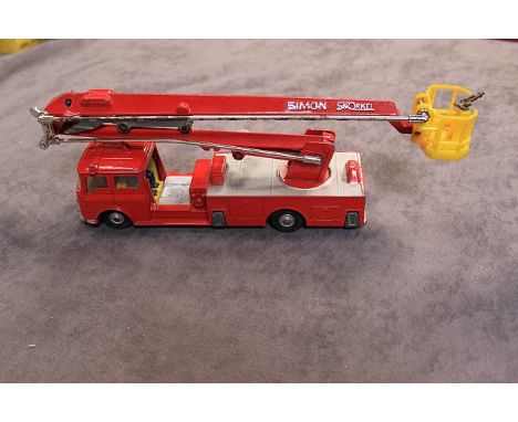 Excellent Corgi Toys Diecast #1127 Simon Snorkel Fire Engine (Man Missing) In A Good Box Some Perspex Perished