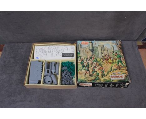 Airfix H0-00 scale Playset Series Sherwood comprising of Castle, Robin Hoods Men &amp; Sheriffs men in box