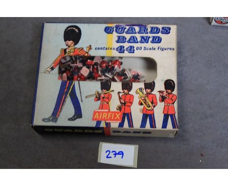 Airfix #S1 HO/OO Scale Guards Band 44 Pieces Painted Very Well This 44-piece band has Drum Major, and Bandsmen playing side d