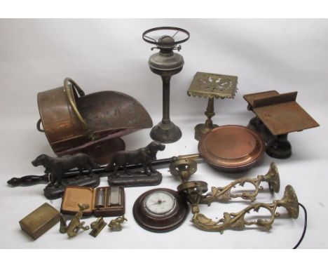 Baker &amp; Walsh Ltd., Hounslow - C20th G.P.O. japanned postage scales, pair of cast brass wall brackets, copper and brass c