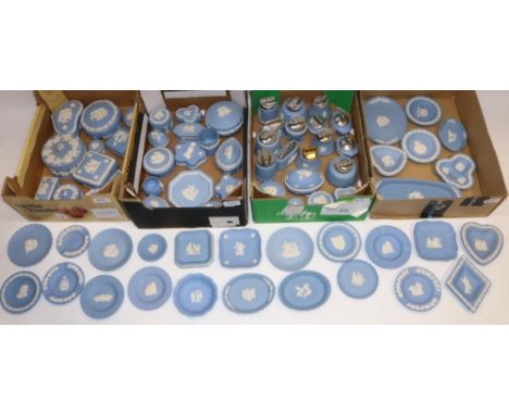 Collection of Wedgwood blue jasperware, incl. trinket dishes, trinket pots, table lighters, etc. (qty.) 