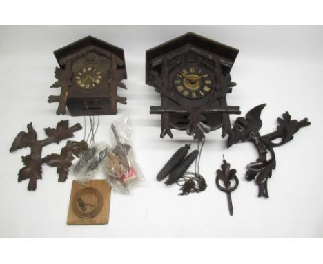 Early C20th Black Forest cuckoo clock with carved eagle pediment and twin weight driven movement H51cm and similar smaller (2