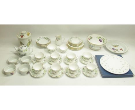 Royal Worcester 'Arcadia' part tea set incl.  cups, saucers, side plates, etc., 'Worcester Herbs' tea pot, 'Sandringham' bowl