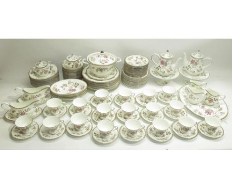 Wedgwood 'Swallow' pattern part breakfast/dinner set. cake plates,incl. bowls, saucers, cups, plates, etc. (approx. 132 piece