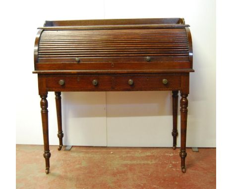 Edwardian oak roll-top desk with three-quarter gallery over tambour front enclosing fitted interior, two short frieze drawers