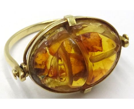 18ct gold (tested), amber scarab beetle swivel ring  Condition Report Approx 3.1gm, size LClick here for further images, cond