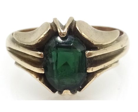 9ct gold (tested) green tourmaline ring  Condition Report Approx 5.7gm, size RClick here for further images, condition, aucti