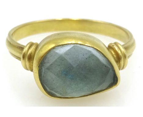 18ct gold aquamarine ring stamped 750  Condition Report Approx 3.5gm, size N - OClick here for further images, condition, auc