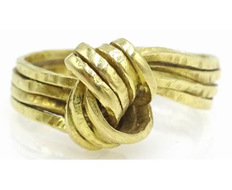 18ct gold knot ring stamped 750, approx 5.1gm  Condition Report Size OClick here for further images, condition, auction times