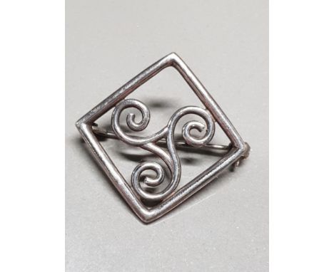HALLMARKED SILVER CELTIC BROOCH 7G
