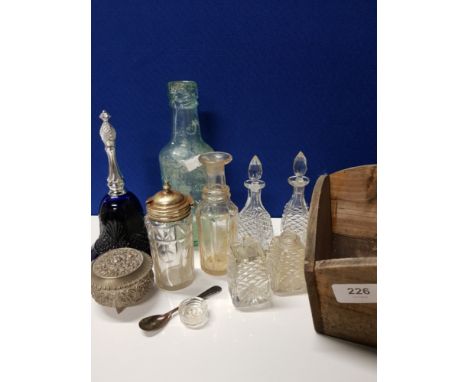 SMALL WOODEN CRATE CONTAINING VINTAGE GLASSWARE INCLUDES SMALL BOTTLES WITH STOPPERS AND METAL TRINKET ETC