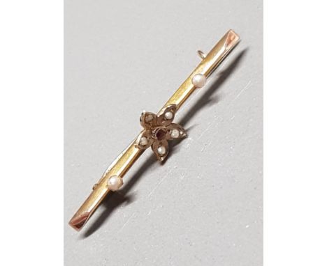 HALLMARKED 9CT GOLD BROOCH WITH PEARL AND RUBY 1.1G