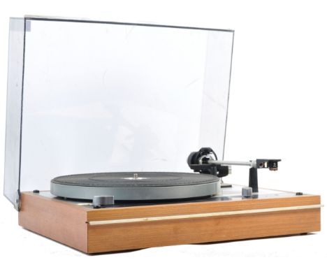 Thorens Hi-Fi - Model TD 160 - A good vintage belt driven record player turntable deck by having an accurate arm with magneti